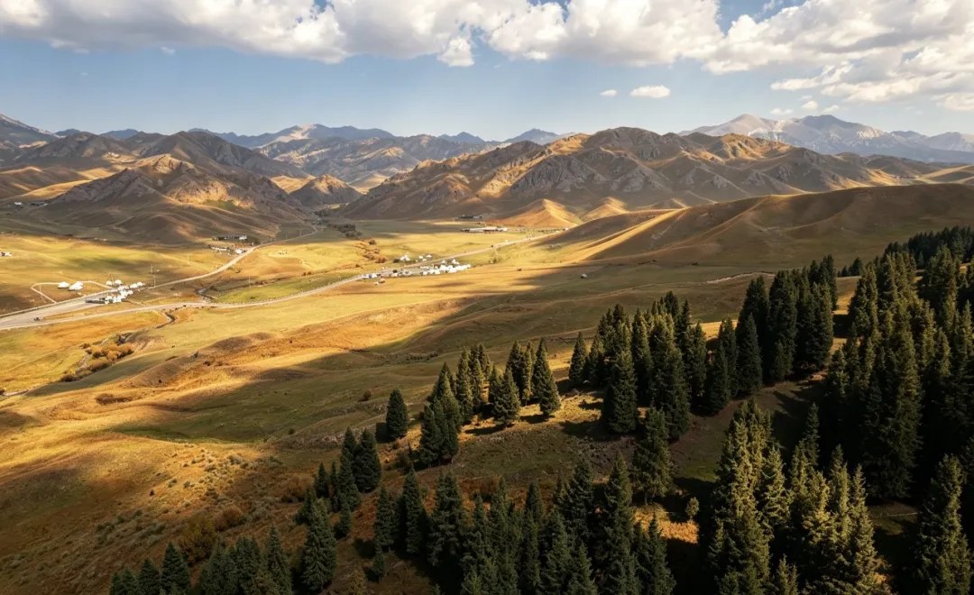 Sunlit valley in Kalajun