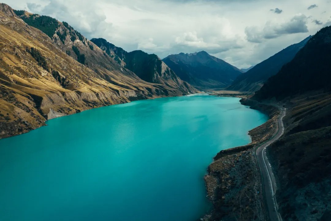 Turquoise Yuhu Lake in Zhaosu