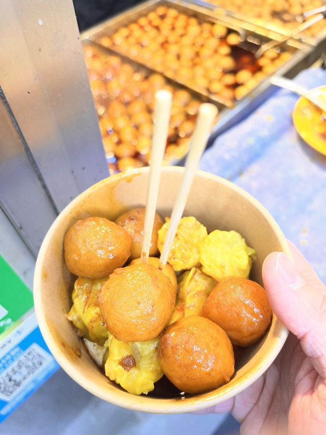 Hong Kong curry fish balls and siu mai (Ctrip diner photo)