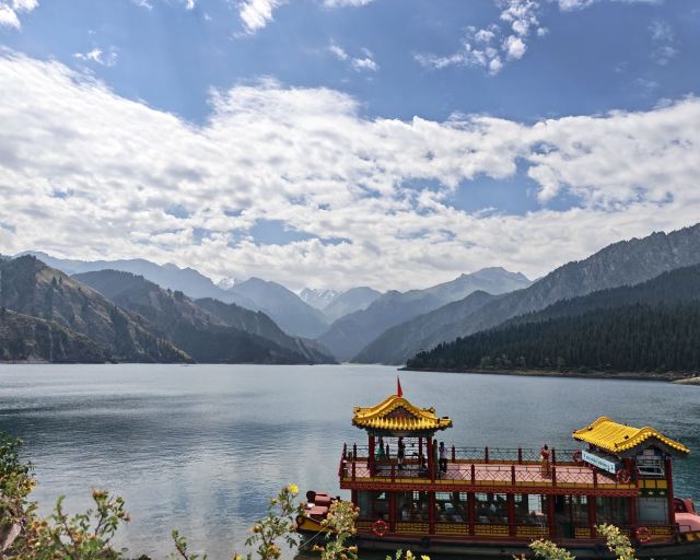 Heavenly Lake of Tianshan reference image 2