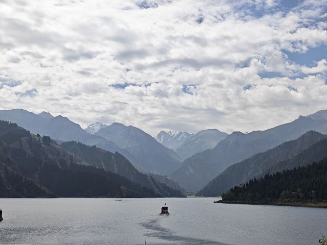 Heavenly Lake of Tianshan reference image 4