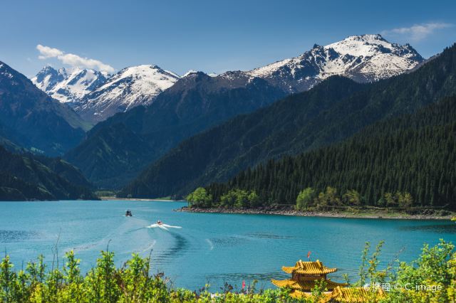 Heavenly Lake of Tianshan reference image 3