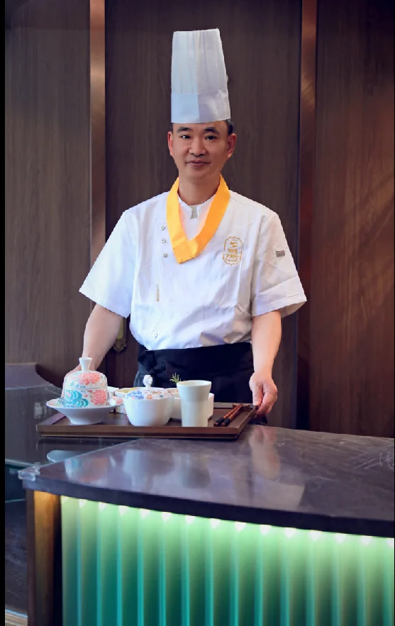 Onboard dining service shown in the customer material