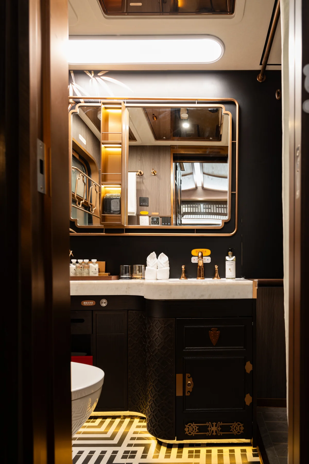 Wash area in the Jin-Ta cabin