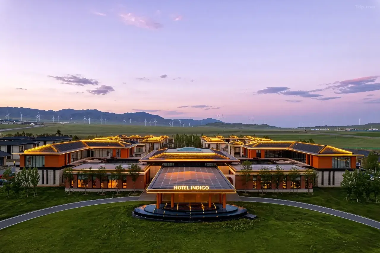 An Ili hotel exterior in the 2027 customer material