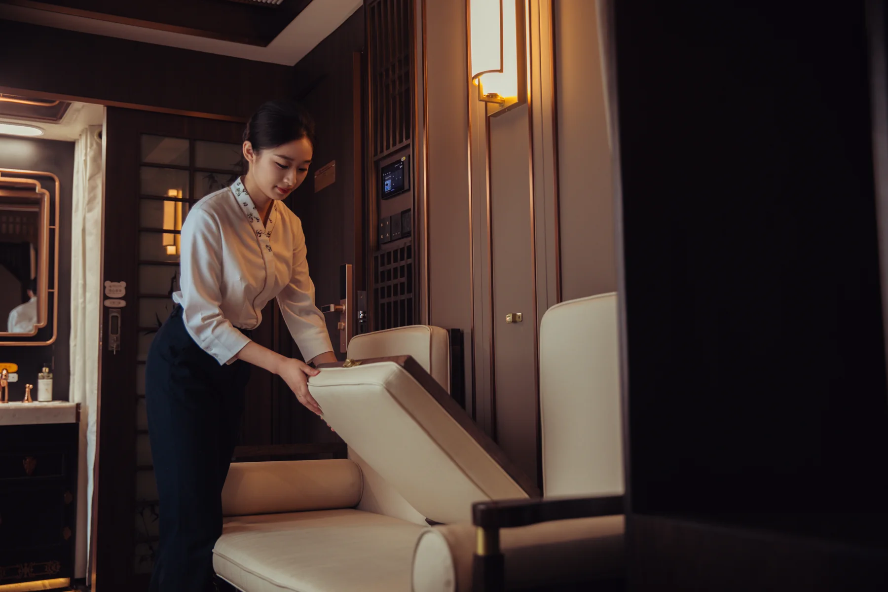 Original photograph of the cabin on Jinxiu Tianfu Express